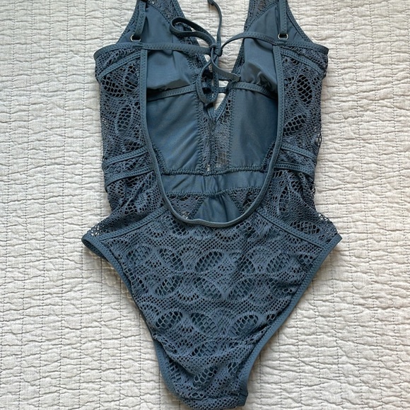 BECCA by Rebecca Virtue Color Play Show & Tell Plunge One Piece Swimsuit - XS - Picture 6 of 7